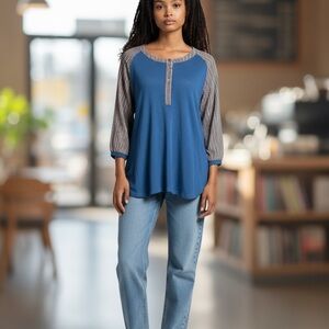 Suzanne Betro 2X Lightweight Blue Tunic Patterned Long Sleeves Relaxed Fit.